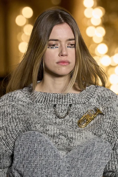 Look 14